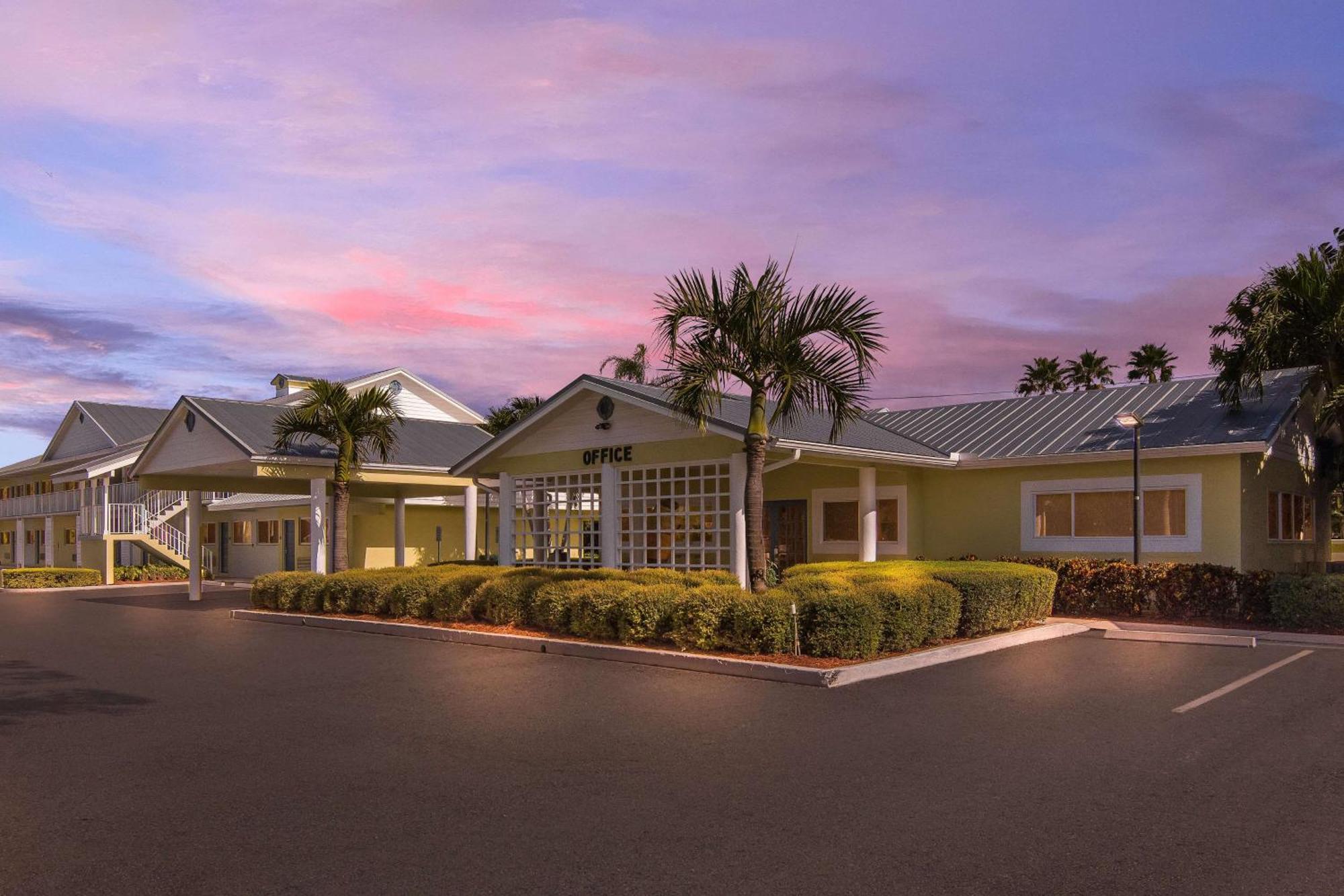 Best Western Port St. Lucie Hotel Exterior photo